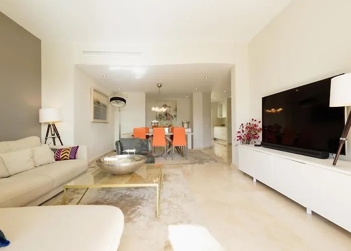 Lejlighed Home, With Sea Views, South Facing And Close To The Golf Course And The Beach, In Elviria Hills *
