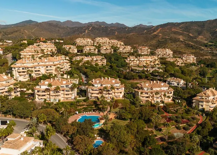 Lejlighed Home, With Sea Views, South Facing And Close To The Golf Course And The Beach, In Elviria Hills *