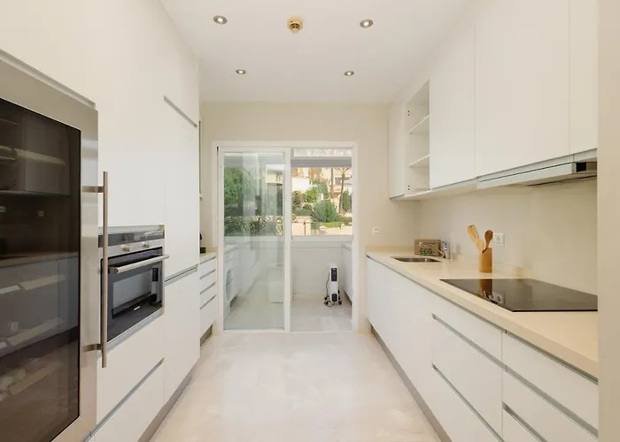 Lejlighed Home, With Sea Views, South Facing And Close To The Golf Course And The Beach, In Elviria Hills *