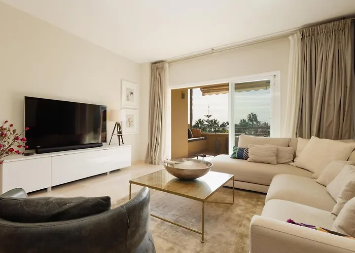 Home, With Sea Views, South Facing And Close To The Golf Course And The Beach, In Elviria Hills Lejlighed
