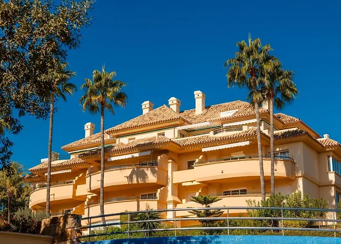 Apartman Home, With Sea Views, South Facing And Close To The Golf Course And The Beach, In Elviria Hills