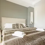 아파트 Home, With Sea Views, South Facing And Close To The Golf Course And The Beach, In Elviria Hills *