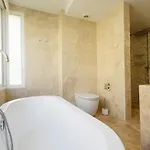 아파트 Home, With Sea Views, South Facing And Close To The Golf Course And The Beach, In Elviria Hills 마르베야