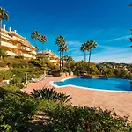 아파트 Home, With Sea Views, South Facing And Close To The Golf Course And The Beach, In Elviria Hills