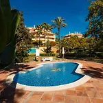Home, With Sea Views, South Facing And Close To The Golf Course And The Beach, In Elviria Hills 아파트 *