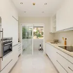 아파트 Home, With Sea Views, South Facing And Close To The Golf Course And The Beach, In Elviria Hills *