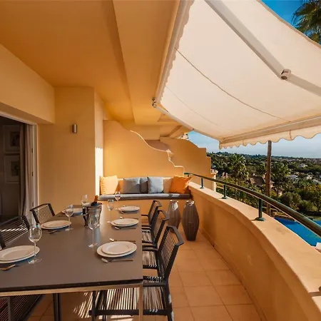Seaside Golf Retreat: Elviria Hills Apartment Marbella