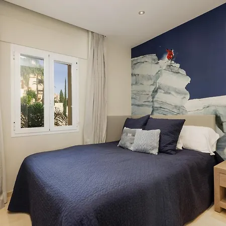 Seaside Golf Retreat: Elviria Hills Apartment Marbella