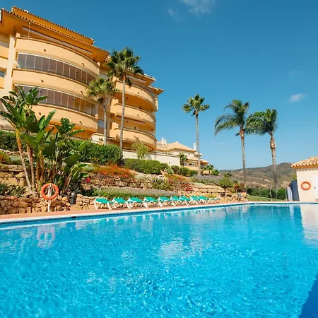 Home, With Sea Views, South Facing And Close To The Golf Course And The Beach, In Elviria Hills アパート