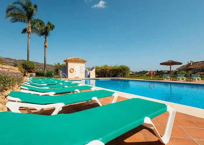 Home, With Sea Views, South Facing And Close To The Golf Course And The Beach, In Elviria Hills マルベーリャ