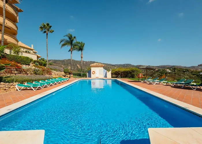 Home, With Sea Views, South Facing And Close To The Golf Course And The Beach, In Elviria Hills マルベーリャ