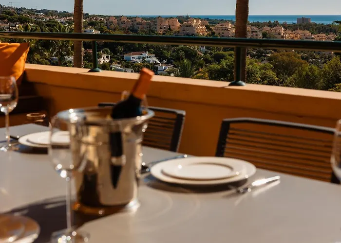 Home, With Sea Views, South Facing And Close To The Golf Course And The Beach, In Elviria Hills マルベーリャ