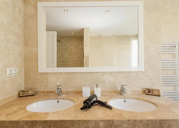 Home, With Sea Views, South Facing And Close To The Golf Course And The Beach, In Elviria Hills アパート マルベーリャ