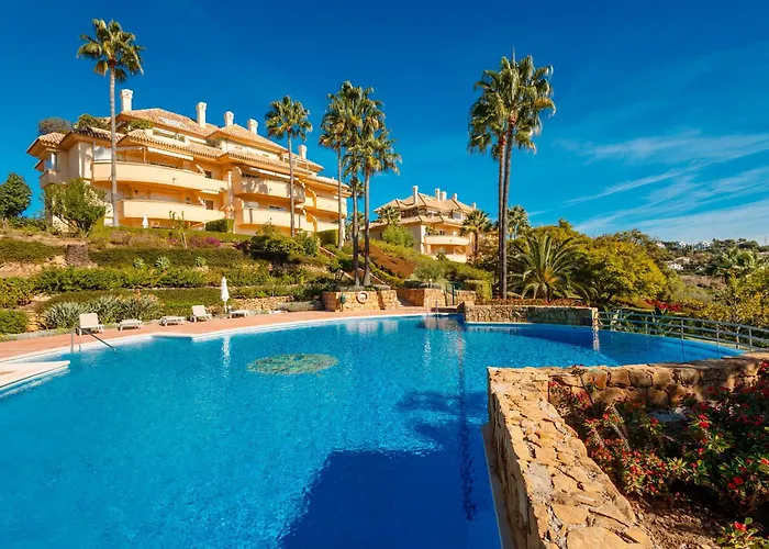Home, With Sea Views, South Facing And Close To The Golf Course And The Beach, In Elviria Hills マルベーリャ