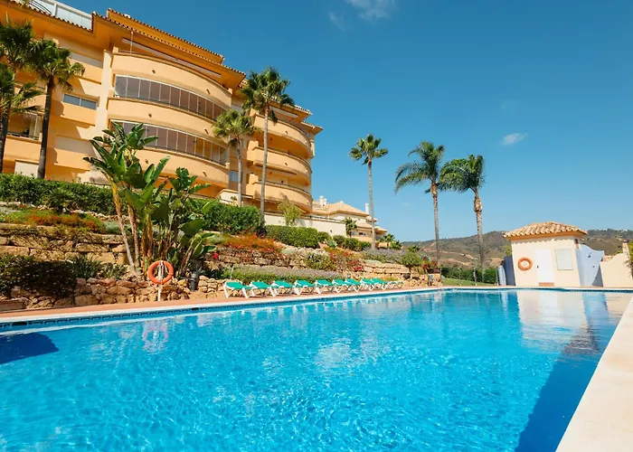 Home, With Sea Views, South Facing And Close To The Golf Course And The Beach, In Elviria Hills アパート