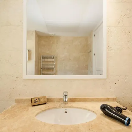 Apartamento Home, With Sea Views, South Facing And Close To The Golf Course And The Beach, In Elviria Hills Marbella