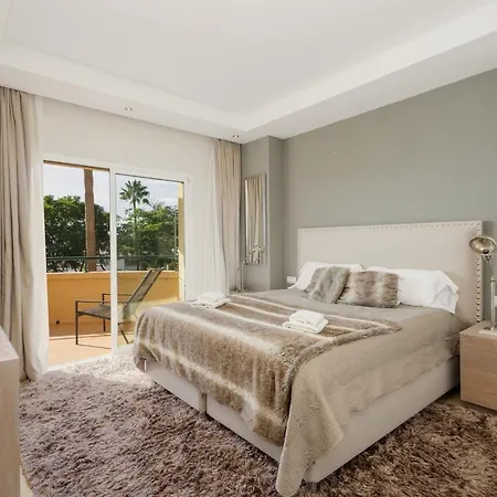 Home, With Sea Views, South Facing And Close To The Golf Course And The Beach, In Elviria Hills Apartamento