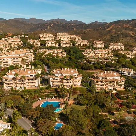 Apartamento Home, With Sea Views, South Facing And Close To The Golf Course And The Beach, In Elviria Hills *